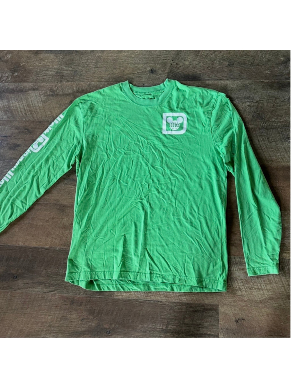 Disney Green Long Sleeve Tee XL with White Logo Summer